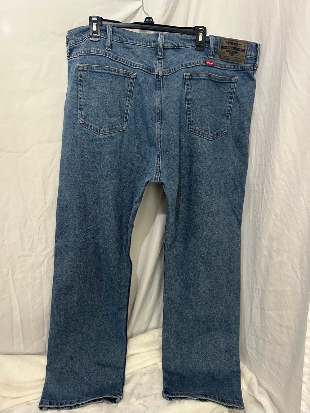 Wrangler Premium Quality Men's Denim Jeans (44x30) - Picture 4 of 9